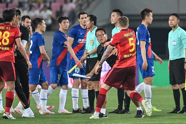 76人中锋因伤缺阵，球队财政状况急剧恶化
